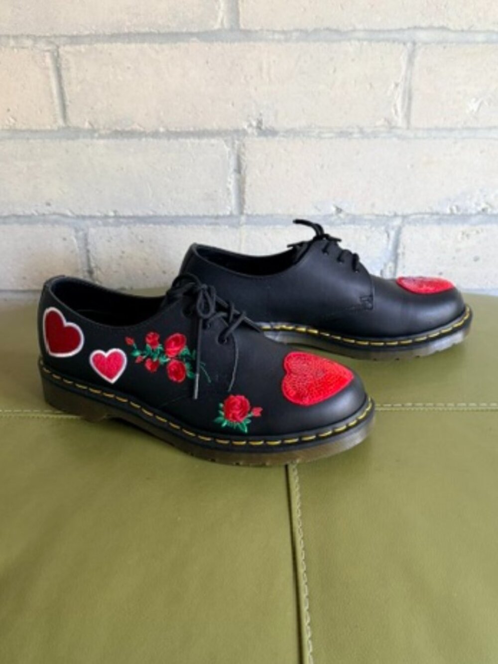 Dr. Martens 1461 black oxford red hearts and roses size US W 11 / UK 9 VGUC - Picture 5 of 9